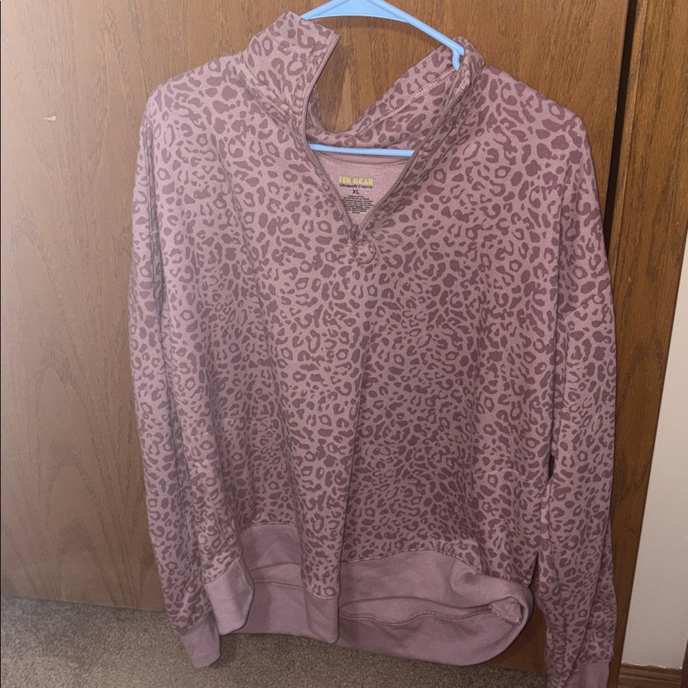 Tek Gear Pink Leopard Print Fleece
Size XL
Only worn a few times
Has pockets